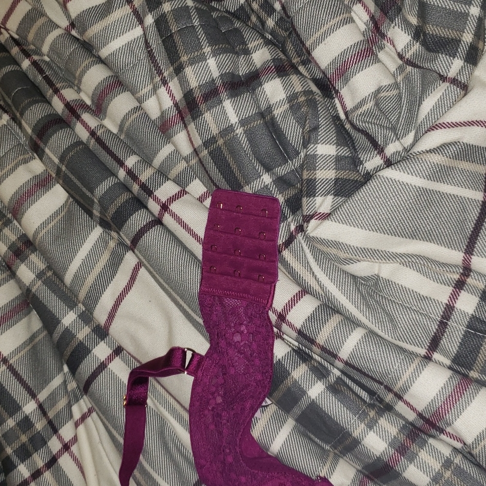 Victoria Secret Bra - Picture 5 of 8